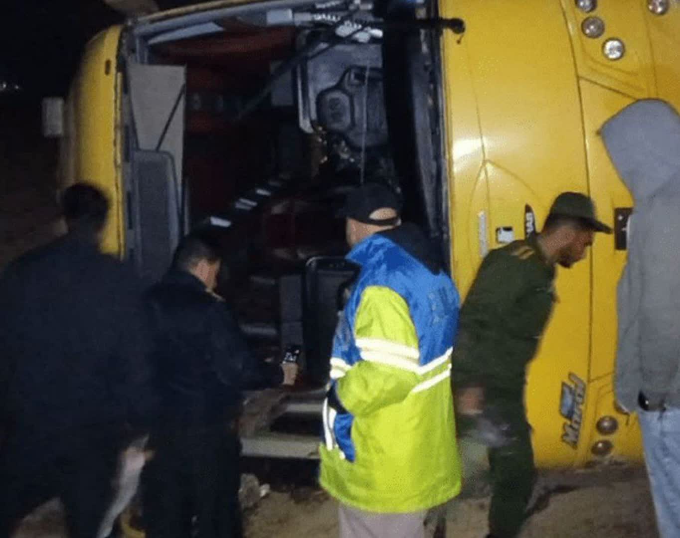 واژگوني اتوبوس در بيستون 25 مصدوم برجاي گذاشت