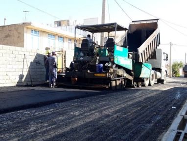 اجراي عمليات آسفالت دو روستاي ايوان با اعتبار 65 ميليارد ريال