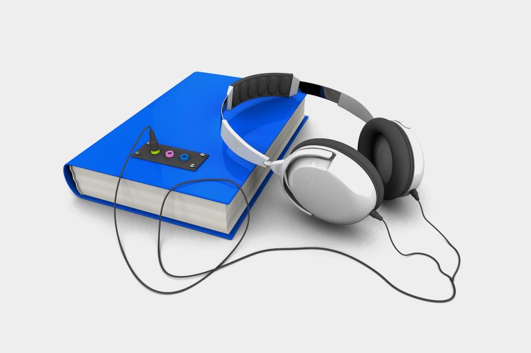 السماعات السلکيه تعود للواجهه.. والسبب المشاهير