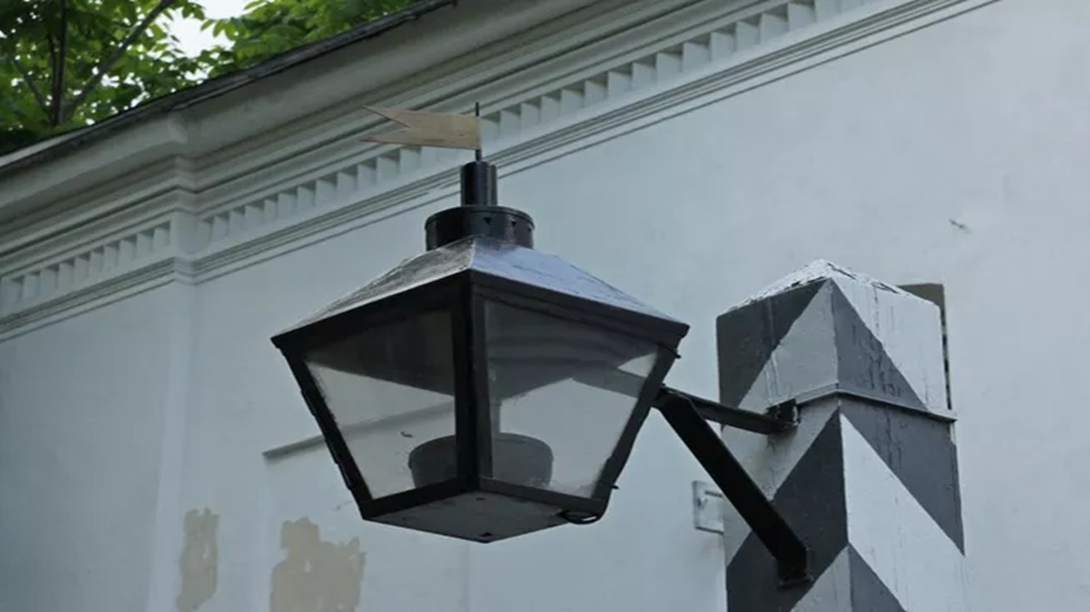 ليله أضاءت الفوانيس الکهربائيه الشوارع لأول مره في التاريخ!