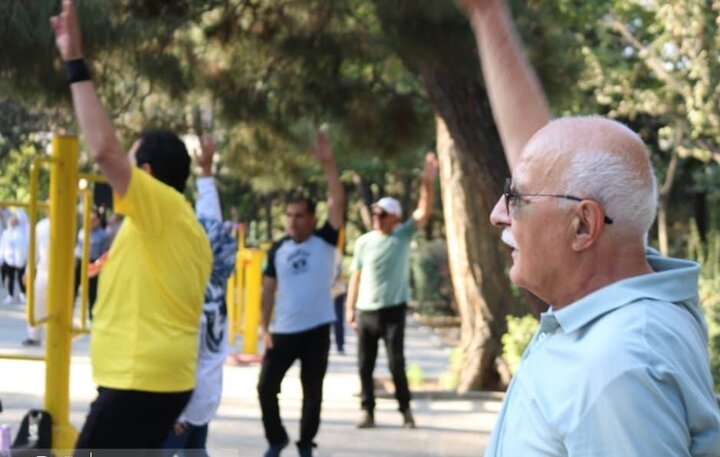 پياده‌روي و دورهمي هزار نفره سالمندان پهنه شمال در موزه دارآباد
