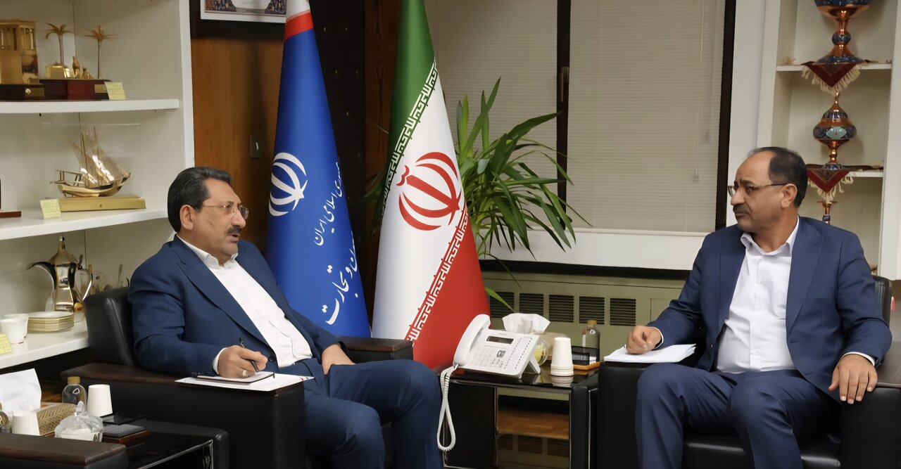 ديدار طهماسبي با وزير صمت جهت حل مشکلات ارزي کارخانه سيمان خاکستري ني‌ريز