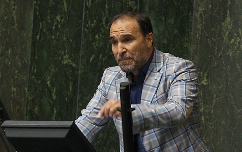 مسئولان از خواب غفلت در حوزه مسکن و آموزش بیدار شوند