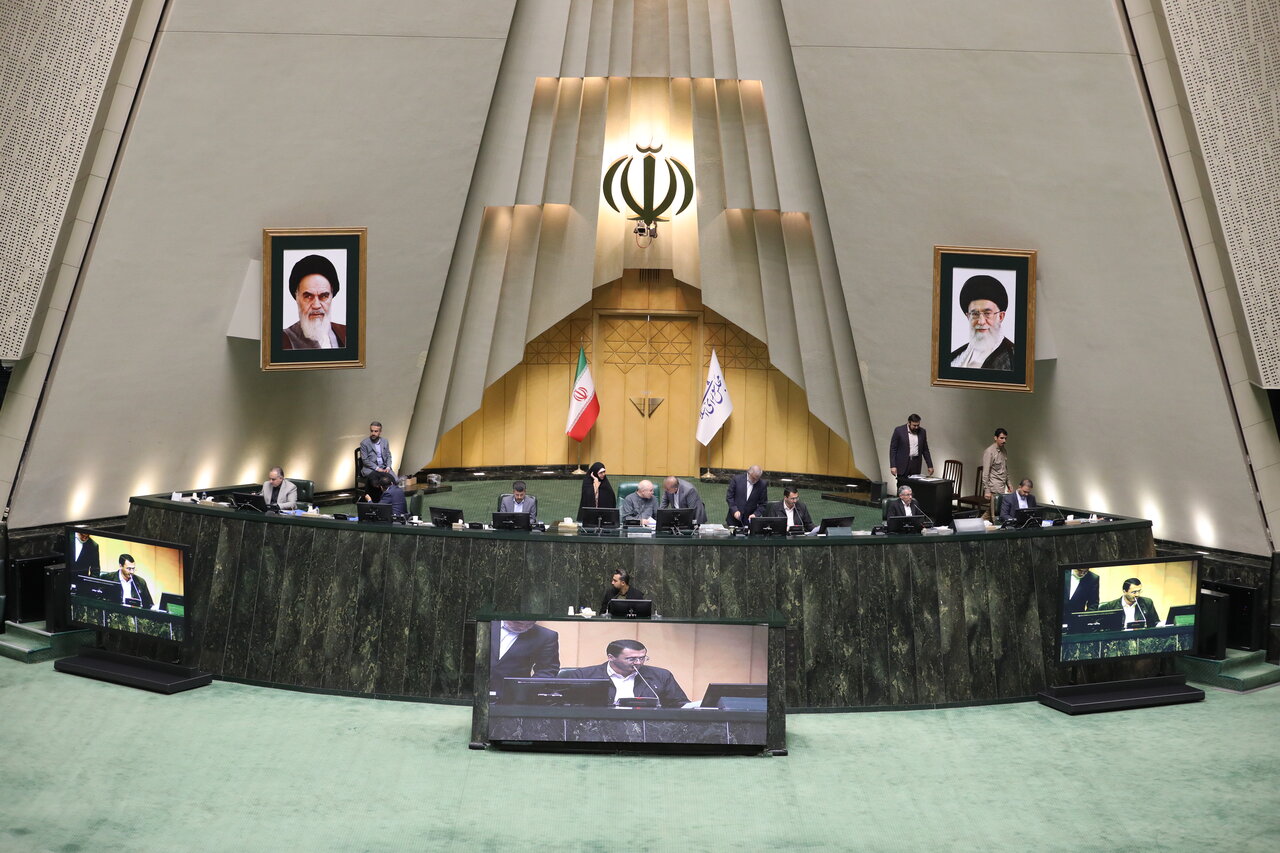 اعلام وصول دو سوال ملی نمایندگان از وزیر اقتصاد