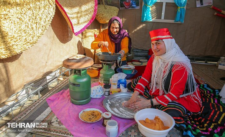 نمايشگاه اقوام ايراني در منطقه 5 افتتاح شد