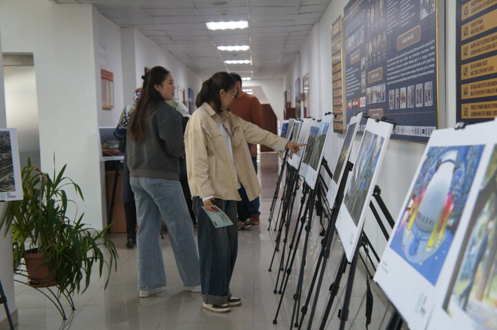 برگزاري نمايشگاه عکس تهران در دانشگاه آلماتي
