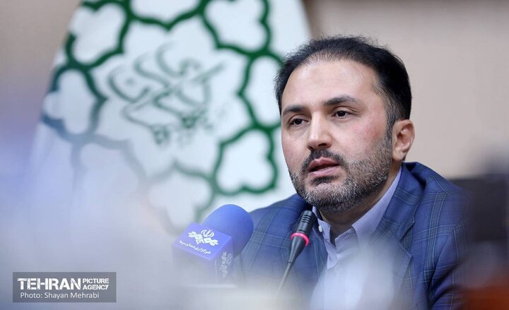 ساماندهی دست‌فروشان منطقه 14 در 4 محور/ ایمنی بازار گل شهید محلاتی نیازمند تعیین تکلیف مالکیت است