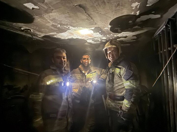 مهار آتش‌سوزی در ساختمان مجاور هتل در خیابان سعدی و نجات 85 نفر