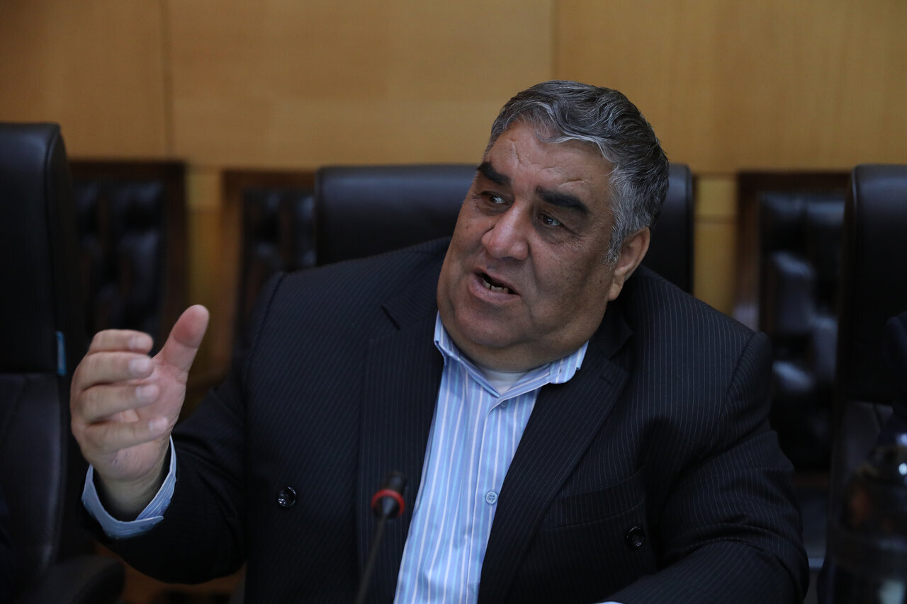 مردم کرمانشاه از جنگ تحميلي و بي‌توجهي مسئولان آسيب ديده‌اند/دهياران از حمايت شغلي و حقوقي برخوردار شوند