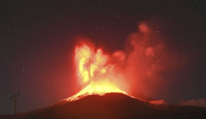 فوران مهیب آتشفشان «لووتوبی»/ تعطیلی فرودگاه‌ها در جزیره فلورس