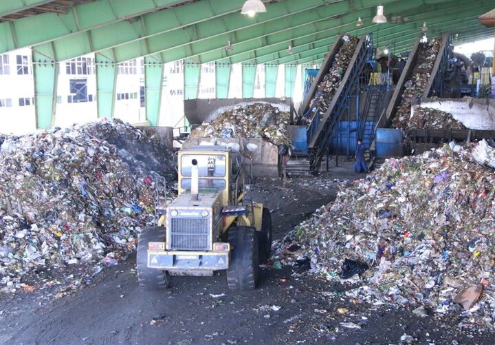 جمع‌آوري بيش از 21 تُن پسماند تَر در فصل تابستان در منطقه 8