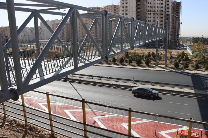 پيشرفت 70 درصدي احداث پل عابر پياده تقاطع بزرگراه شهيد همداني–خيابان سرشاد