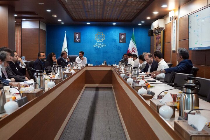 برگزاری نشست شورای زیباسازی شهر تهران با حضور مدیران مناطق 22گانه/ بررسی طرح‌های شاخص و تصمیم‌سازی برای ارتقای سیمای شهری پایتخت