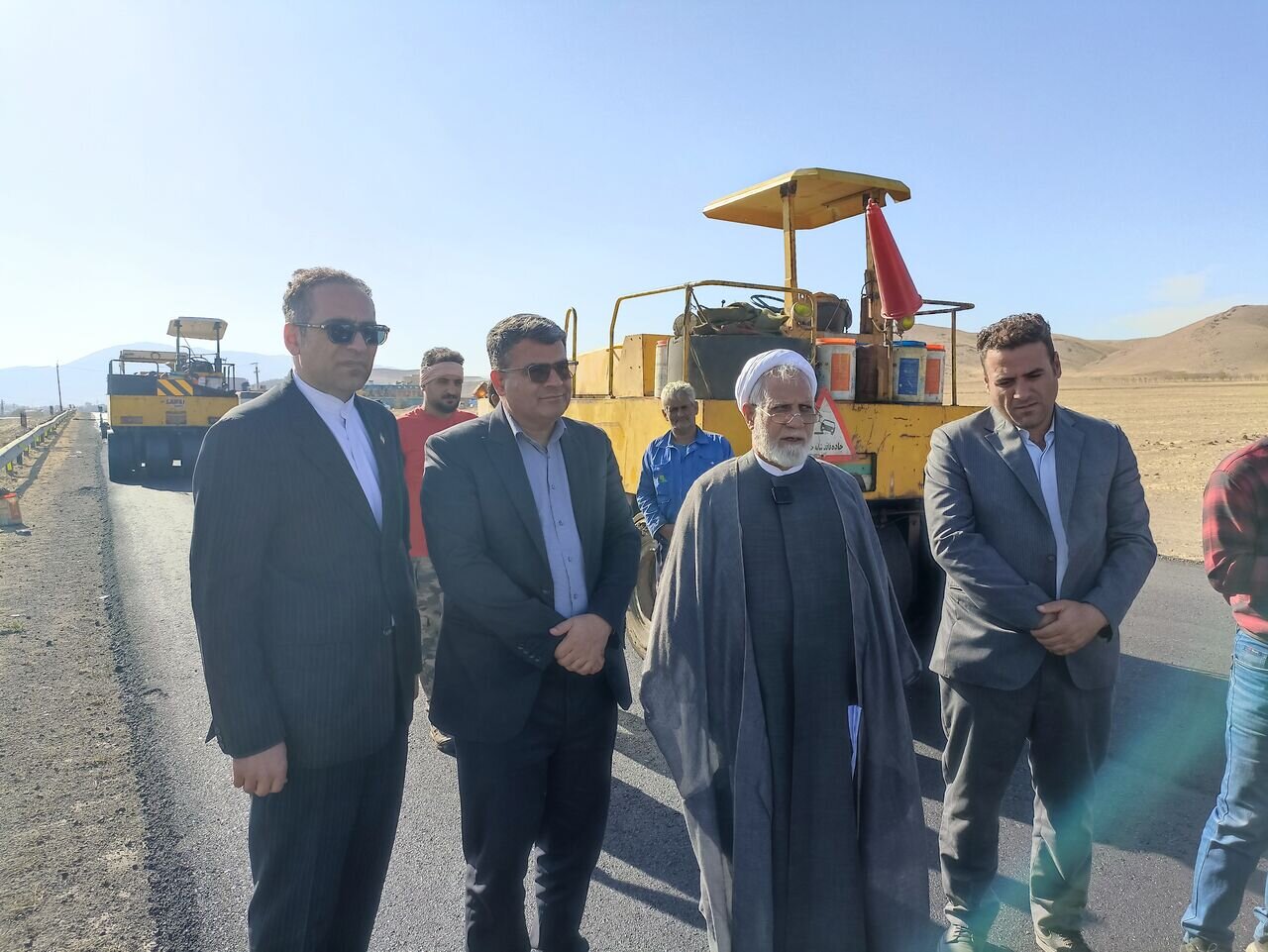 عمليات زيرسازي و آسفالت محور حياتي کنگاور–تويسرکان آغاز شد/ پايان سال‌ها انتظار براي کاهش تصادفات