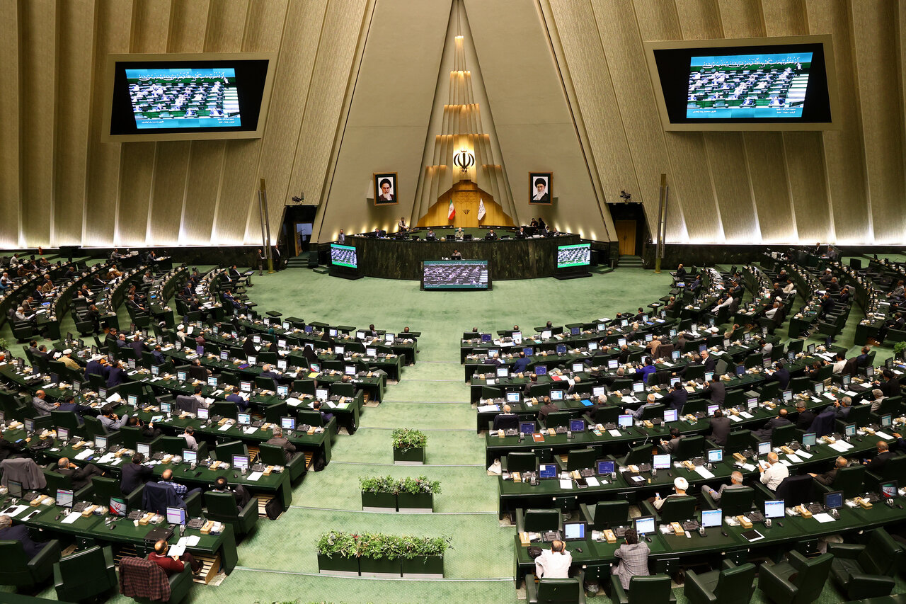 نشست علني 7 آبان ماه مجلس آغاز شد