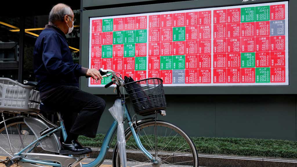 Asian shares poised for 7th month of gains; dollar climbs