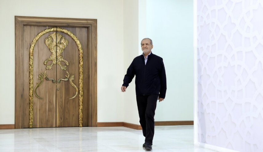 دیدار پزشکیان با مدیران ارشد صنعت هسته‌ای