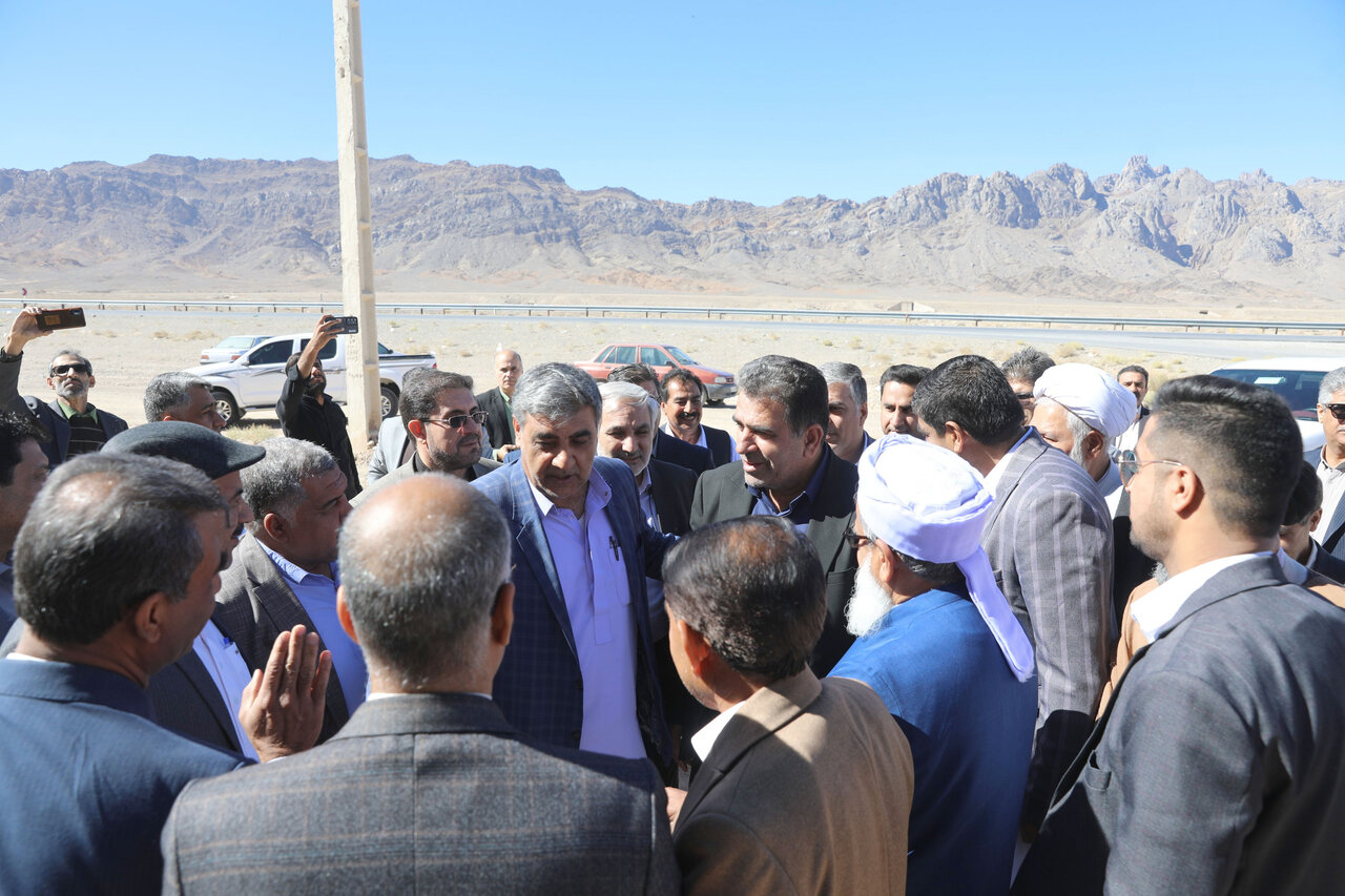 بازديد اعضاي کميسيون اجتماعي از کارخانه‌هاي طلاي تفتان و سيمان خاش