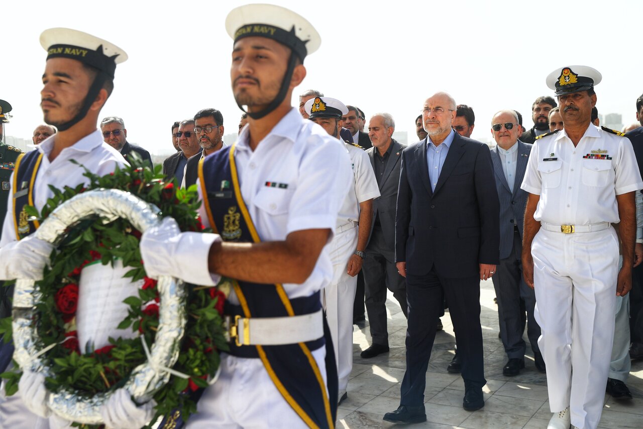 اداي احترام دکتر قاليباف به محمدعلي جناح «قائد اعظم»