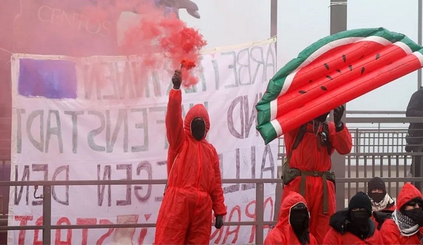 حرکت اعتراضی فعالان مدنی در هامبورگ آلمان به ارسال سلاح به اسرائیل