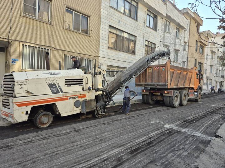 آغاز عمليات نوسازي آسفالت در شهرک چشمه