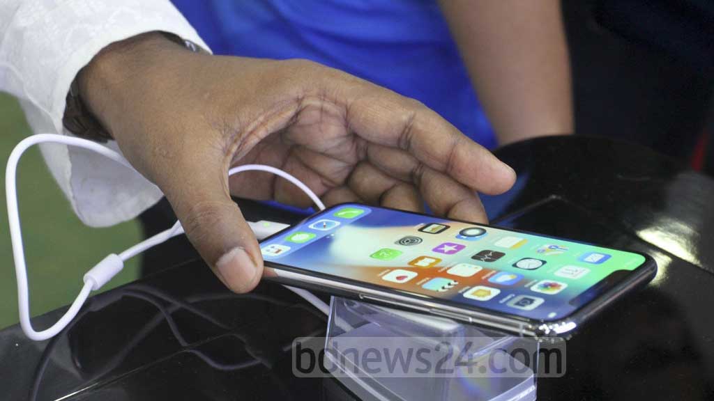 BTRC seeks to reduce mobile phone duties, legalise illegal handsets