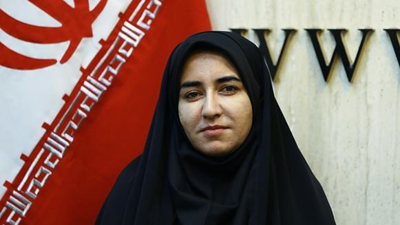 بانوان عضو احزاب در مسیر سیاست‌گذاری و تصمیم‌سازی حضور مؤثر داشته باشند/ گفت‌وگوی مجلس و فعالان زن برای تقویت نقش سیاسی زنان