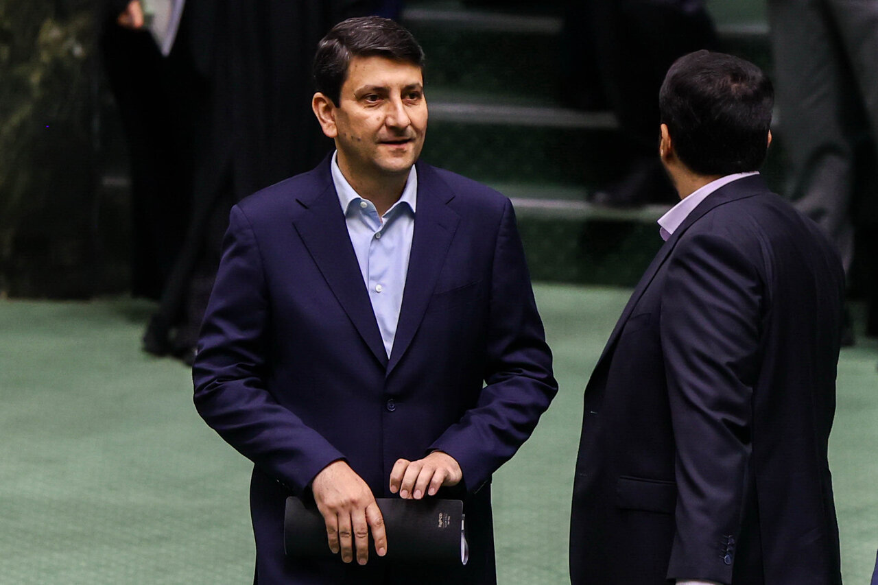 پاسخ وزیر ارتباطات به دلیل کُندی اتصال فیبرنوری در مناطق مختلف پایتخت