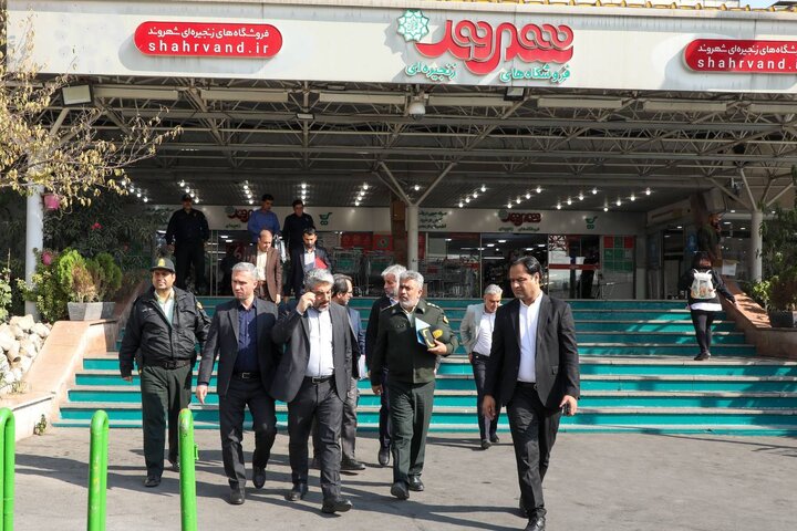 ? ارزيابي و نظارت شهرداري منطقه 5 تهران بر روند وضعيت و عملکرد مجتمع تجاري بوستان