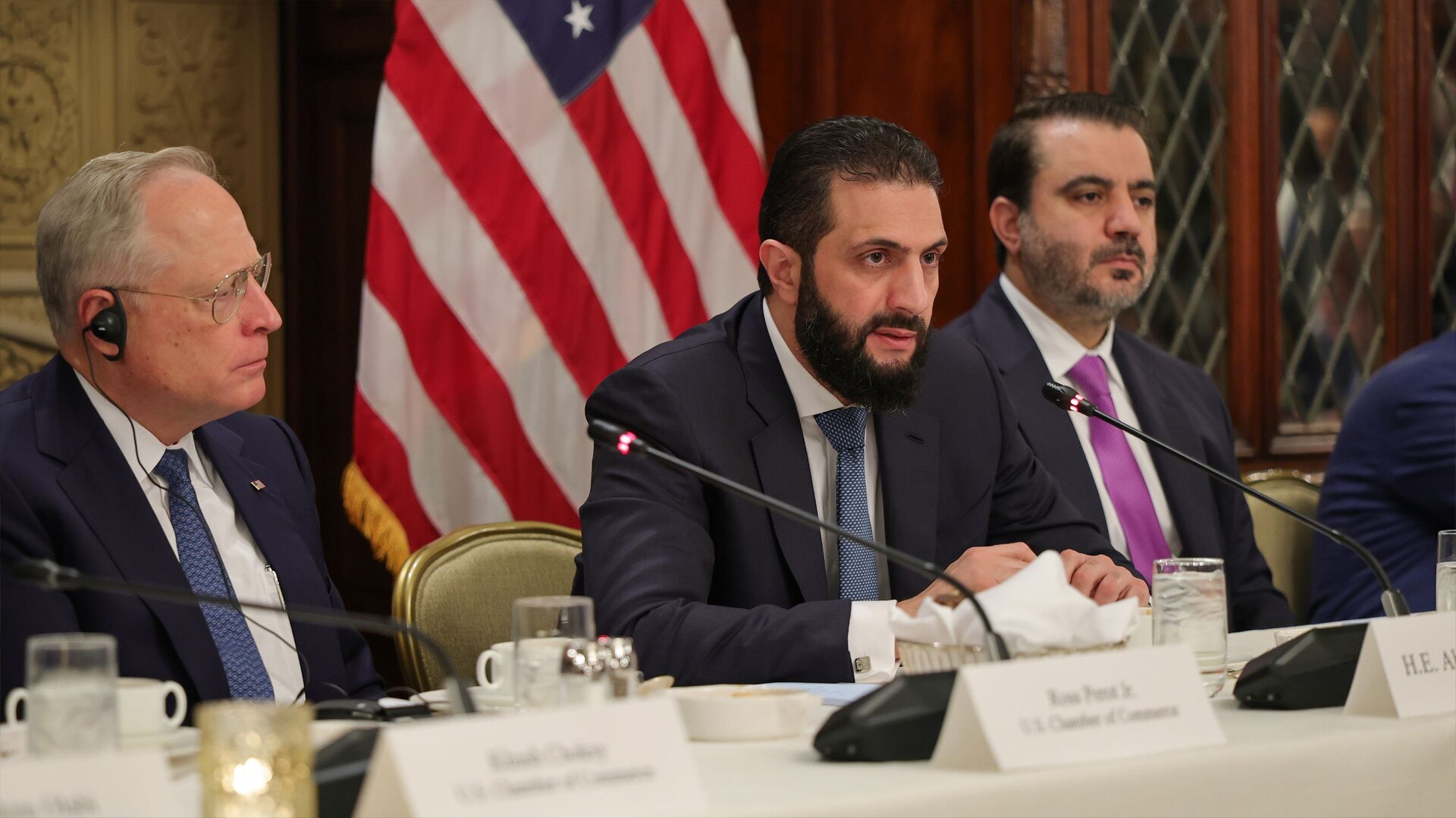 الشرع في لقاء مع غرفه التجاره الأمريکيه: سوريا تفتح أبوابها للشراکات الاقتصاديه المستدامه (صور)