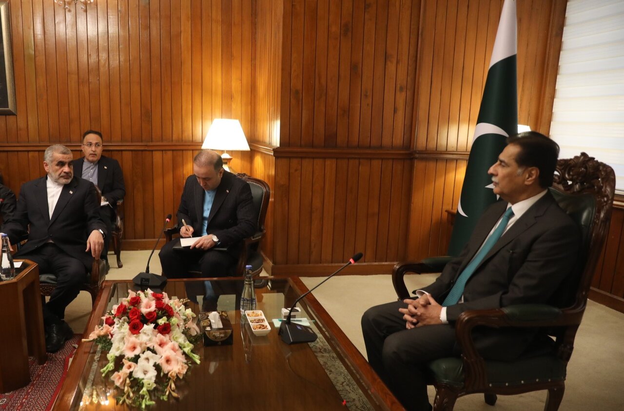 پشتیبانی دولت پاکستان در جنگ 12 روزه  از حافظه ملت ایران پاک نمی شود/ ایاز صادق: حمله ایران به رژیم صهیونیستی باعث شادی مردم پاکستان شد