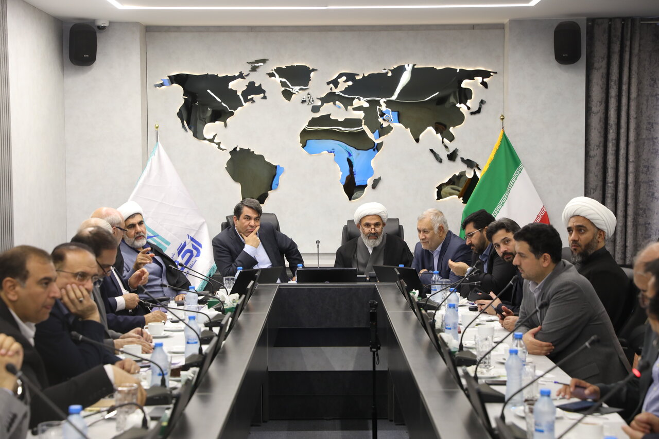 بازديد نمايندگان از صنايع خودروسازي کرمان/ کميسيون اصل‌نود احياي توليد خودرو در بم را پيگيري مي‌کند