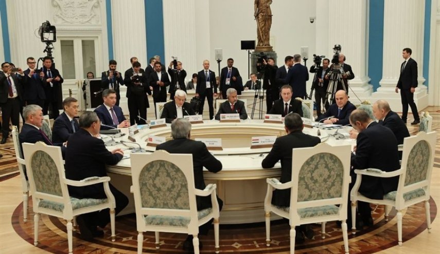 ديدار عارف و اعضاي شرکت‌کننده در اجلاس نخست‌وزيران شانگهاي با پوتين