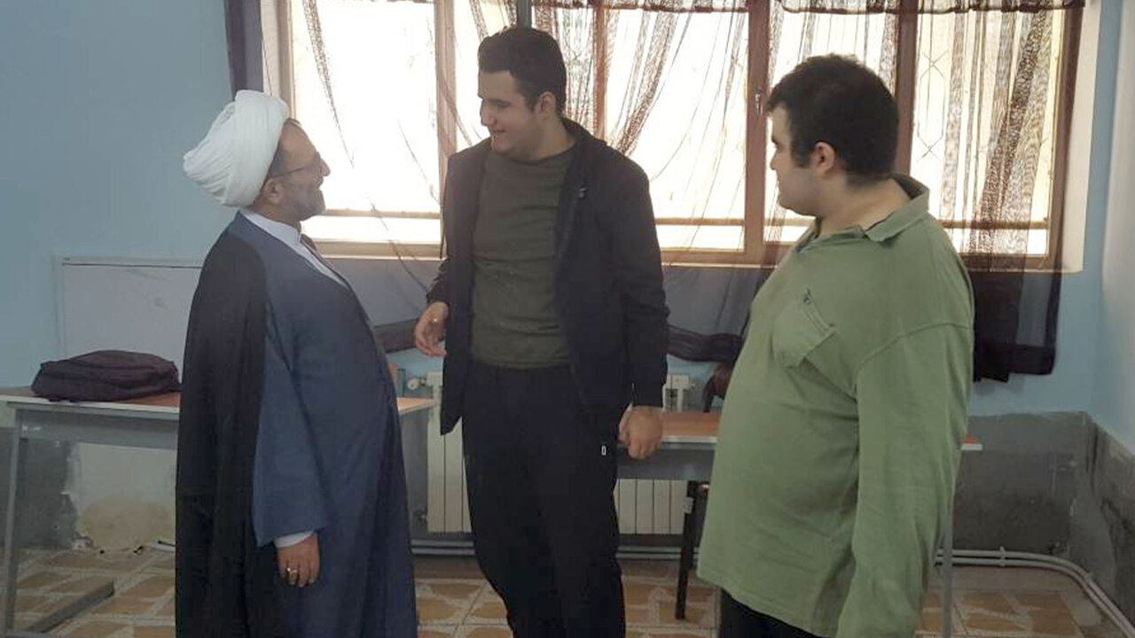 بازديد سليمي از تنها دبيرستان مقطع دوم پسرانه دانش‌آموزان اوتيسم تهران/وزارت آموزش و پرورش نسبت به اين مدرسه بي‌تفاوت است