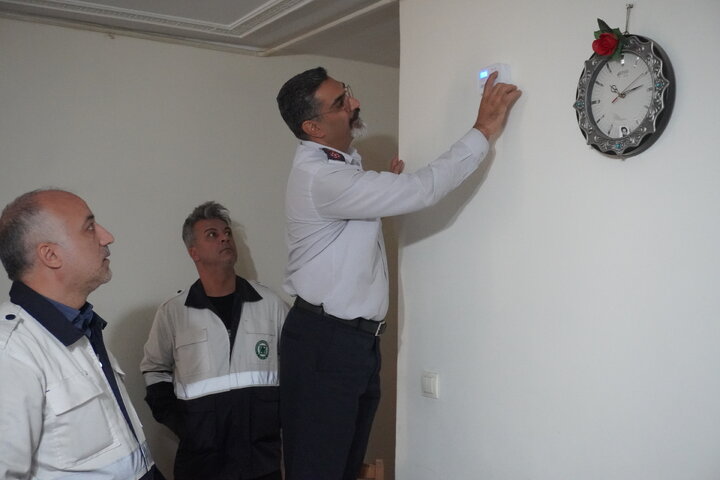 توزیع 40 دستگاه سنجش گاز در منطقه 20 در پویش پیشگیری از مخاطرات گاز منواکسید کربن