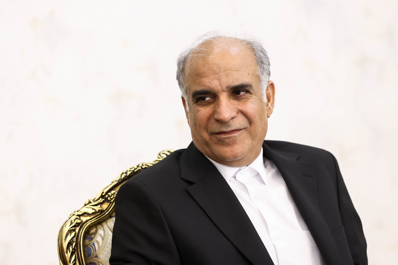 حضور زارعي در نشست تخصصي بررسي مسائل و برنامه‌هاي توسعه‌اي حوزه شيلات استان بوشهر/ مسائل شيلات در سطح ملي پيگيري مي‌شود