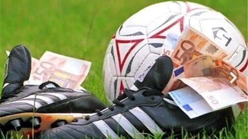 انتقاد از بازیکن سالاری و حواشی اقتصادی تیم ملی فوتبال/هیچ بازیکنی حق ندارد برای سرمربی و فدراسیون تعیین تکلیف کند