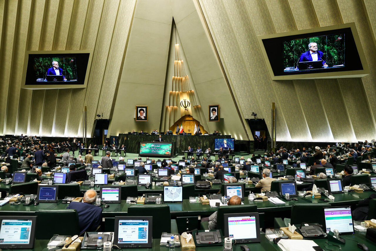 نمایندگان مجلس از پاسخ وزیر بهداشت قانع شدند