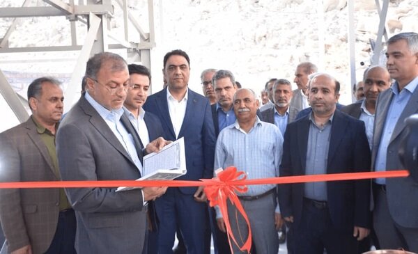 آيين افتتاح نيروگاه خورشيدي شناور بندرعباس  باحضور نمايندگان مردم برگزار شد/فرصت 4 ماهه براي سرمايه‌گذاران سايت شيلاتي خليج فارس