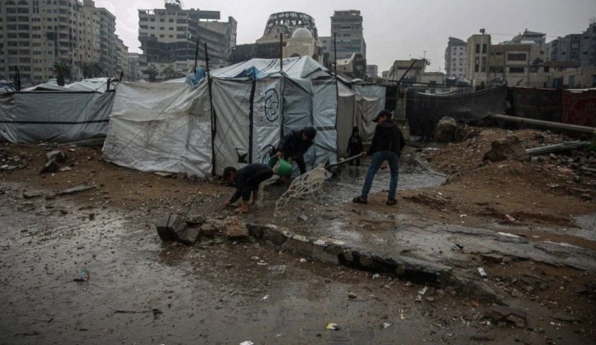 بیش از 288 هزار خانواده فلسطینی در غزه در سرما و باران رها هستند