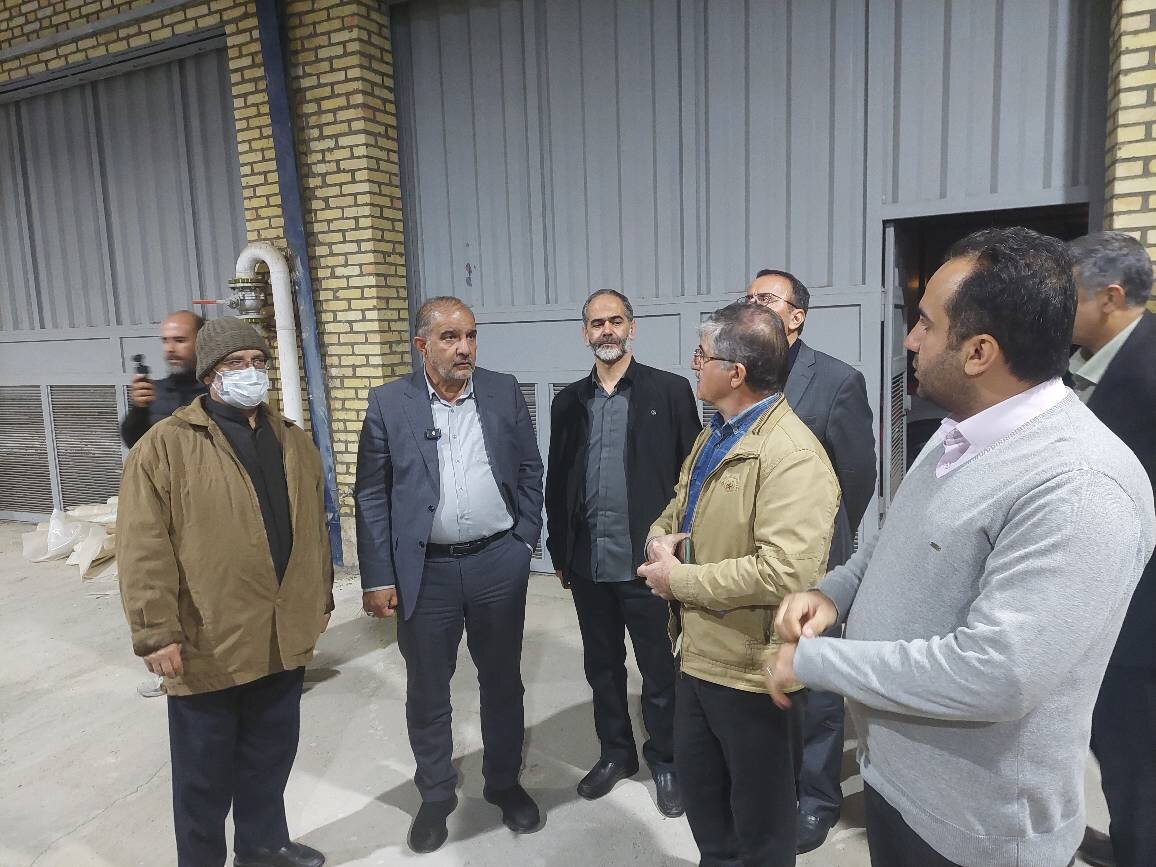 بازديد اعضاي کميسيون کشاورزي از گلخانه 30 هکتاري هيدروپونيک قم / توقف توليد به‌دليل عدم تأمين سرمايه در گردش