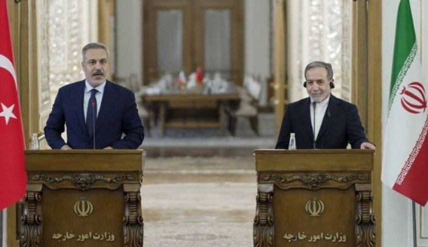 عراقچی: ایران و ترکیه بر لزوم رفع موانع تجاری تاکید دارند/ فیدان: اسرائیل مشکل همه ما در منطقه است