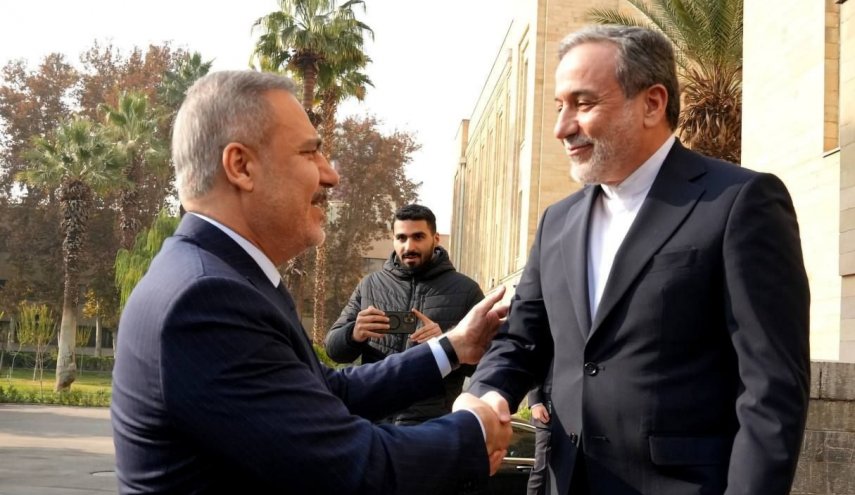 نشست خبری مشترک عراقچی با فیدان آغاز شد