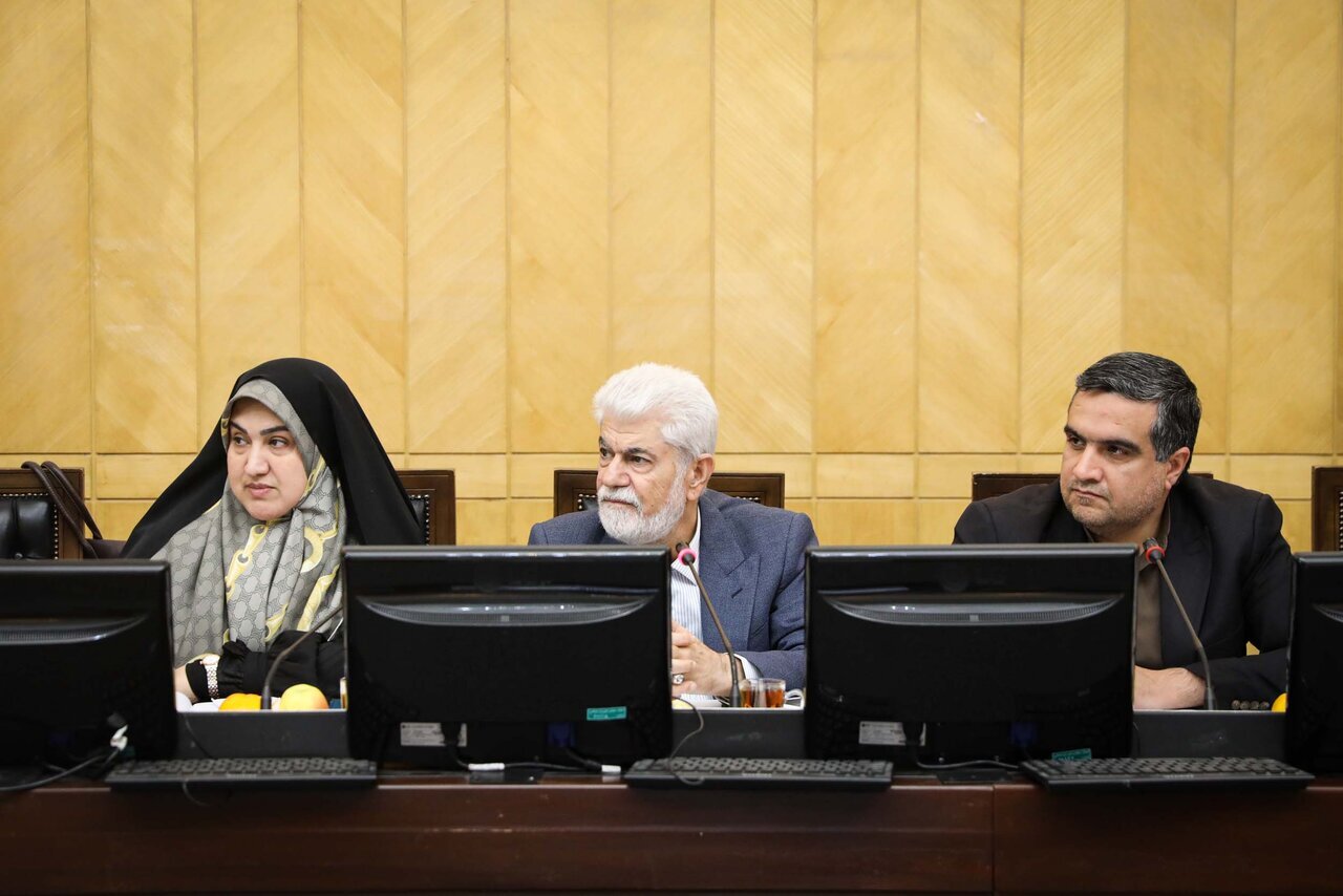 مرگ 14 نفر همزمان با بررسی دو ساعته قانون هوای پاک در مجلس/ 40 میلیون استعلام معاینه فنی در تهران فاقد اعتبار است