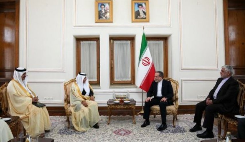 گفتگوي معاون سياسي وزيرخارجه عربستان و عراقچي براي گسترش روابط دوجانبه