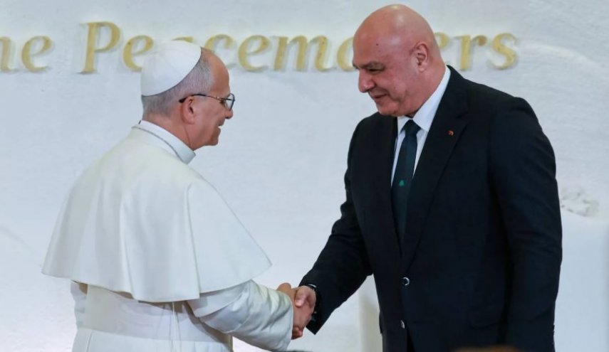 عون در دیدار با پاپ: به جهانیان بگویید تسلیم نخواهیم شد