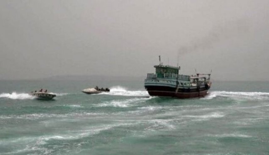 توقیف لنج حامل 80 هزار لیتر سوخت قاچاق در کیش