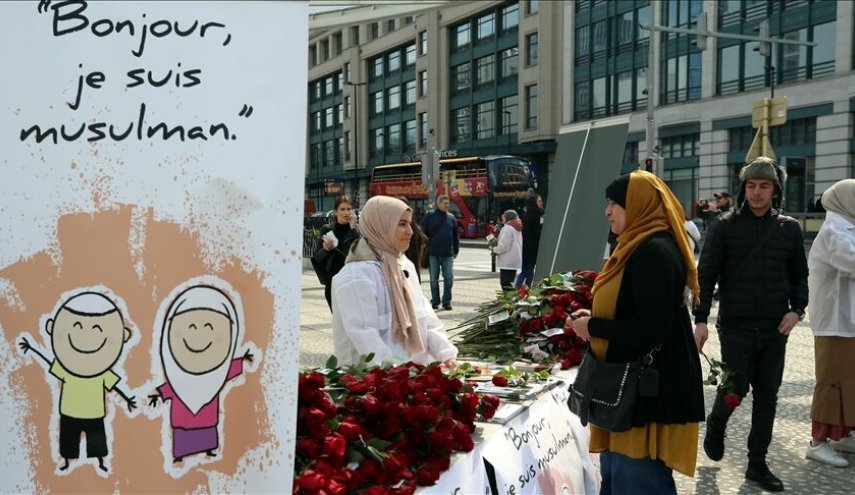 مخالفت وزیر کشور فرانسه با ممنوعیت حجاب برای نوجوانان