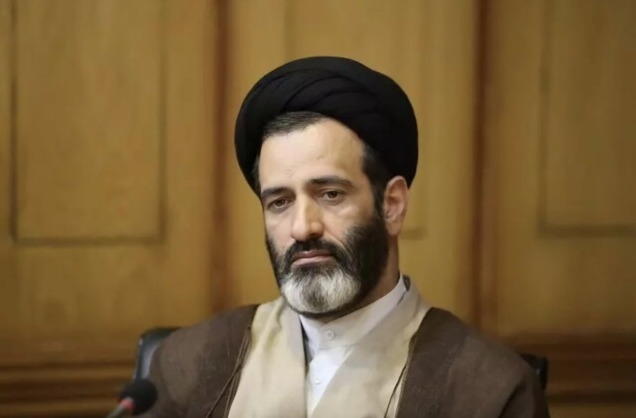 تذکر حسینی‌کیا به رئیس‌جمهور درباره معیشت مردم، نابسامانی بازار و بلاتکلیفی نیروهای شرکتی