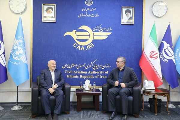 ديدار استاندار مازندران با رئيس سازمان هواپيمايي کشوري درباره توسعه شبکه پروازي استان